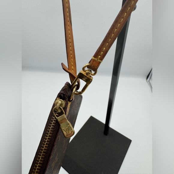 Louis  Vuitton Pochette- very good condition. Authentic guaranteed - Picture 5 of 12